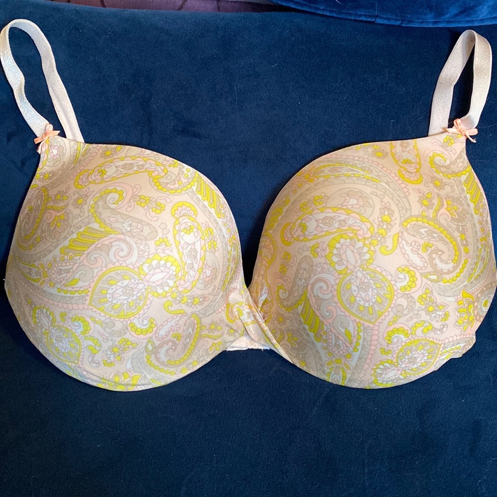 Victoria’s Secret 36D bra